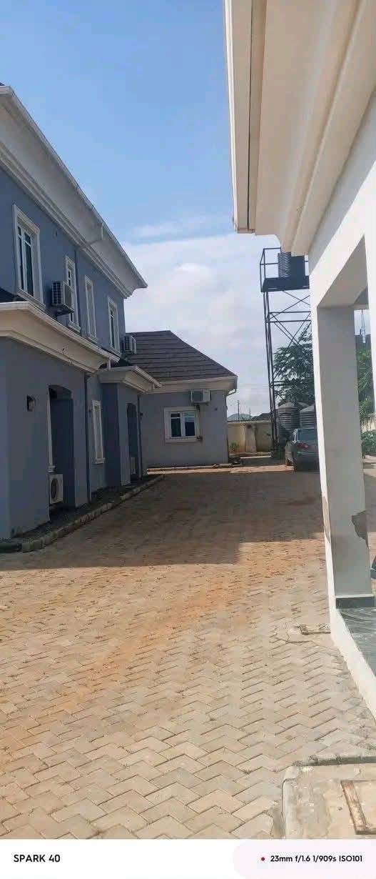 Luxury 5 Bedroom Duplex with BQ